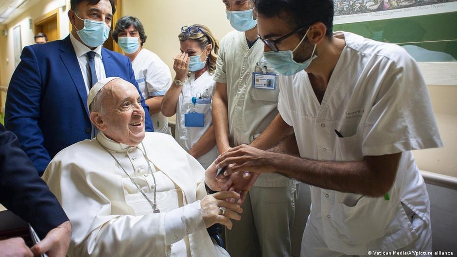 Hospitalizan al papa Francisco en Roma: Este es el motivo
