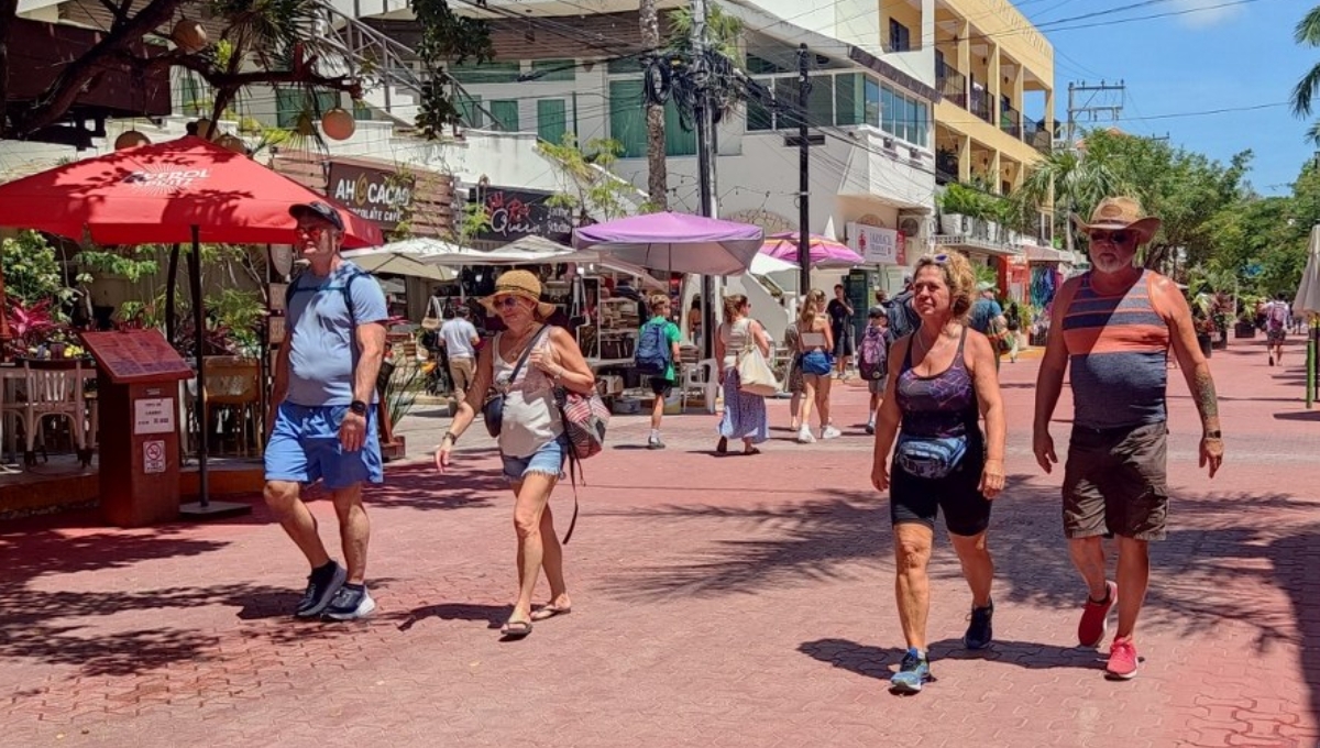 Turistas colombianos dejan derrama económica en Playa del Carmen