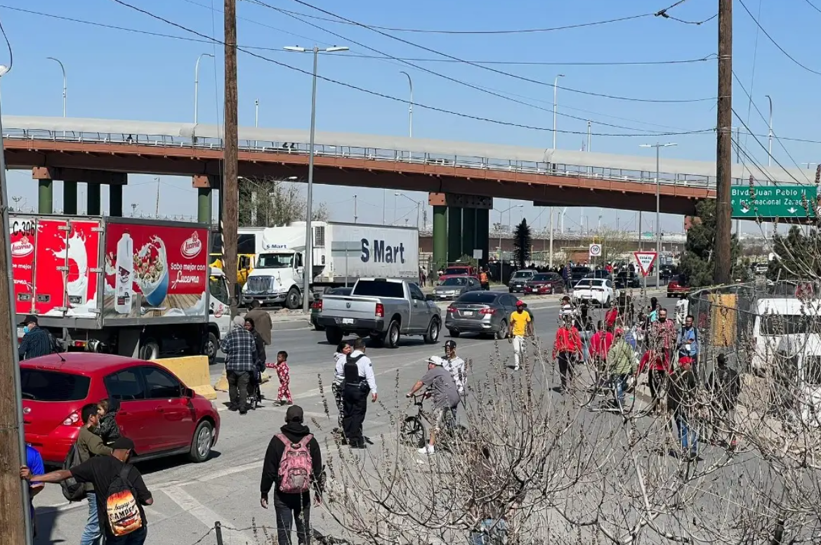 Migrantes intentan cruzar a EU por frontera de Ciudad Juárez, Chihuahua