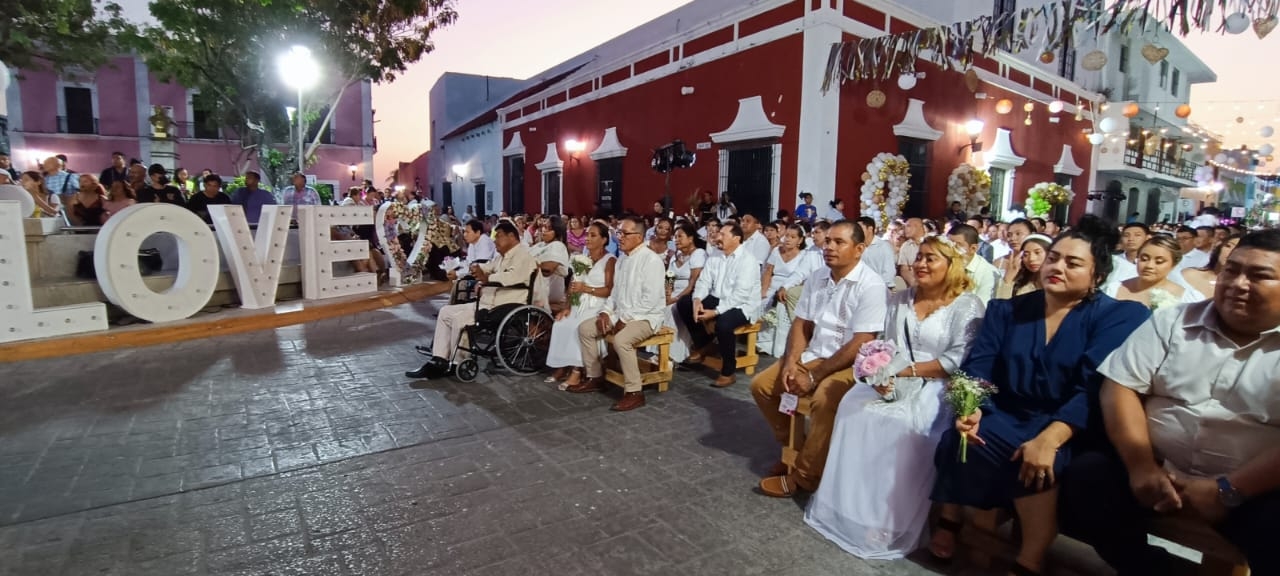 ¡Sí, acepto! 190 parejas se unen en boda colectiva en Ciudad del Carmen
