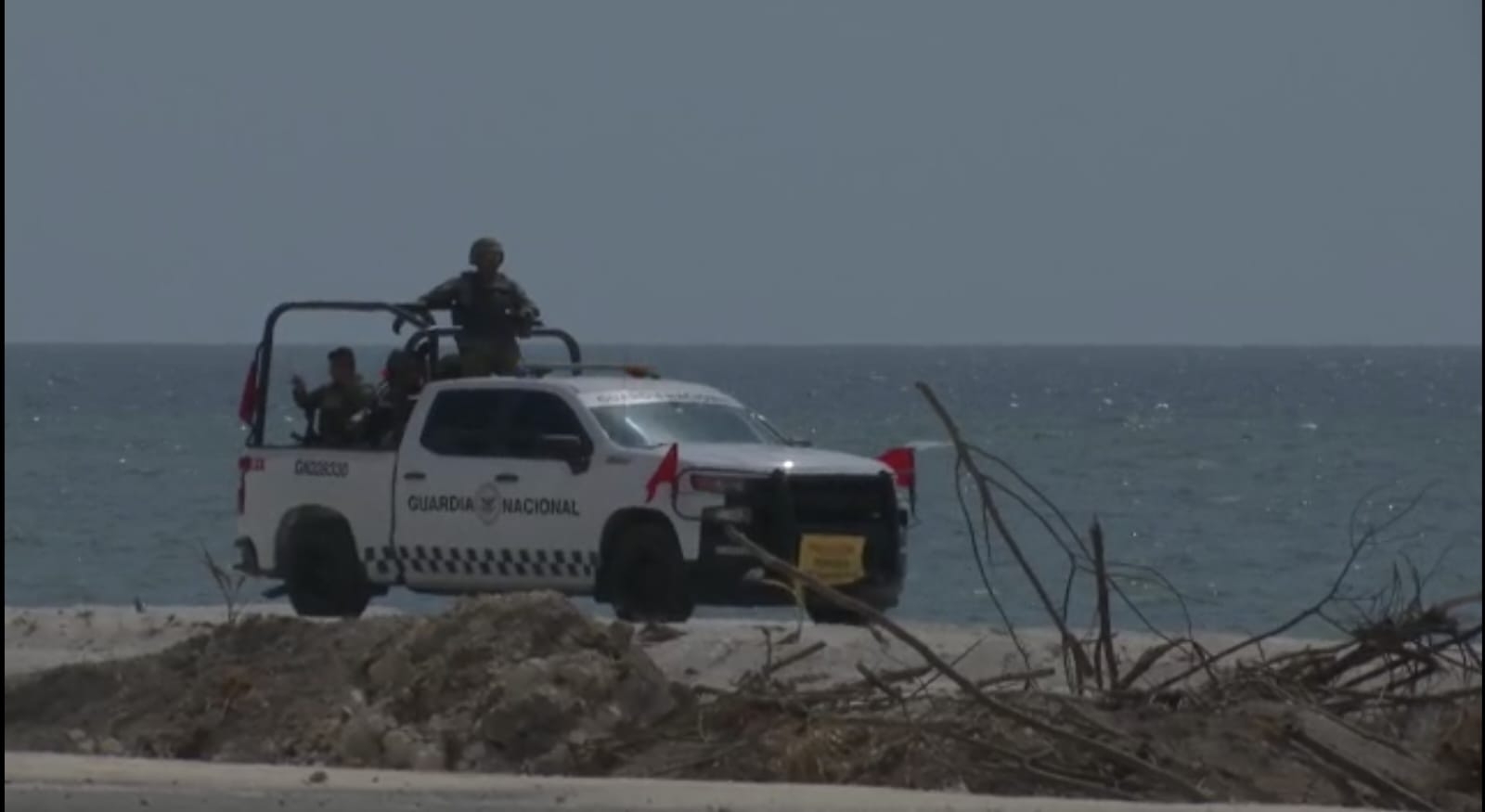 Guardia Nacional supervisa trabajos en playas de la vía Campeche-Champotón