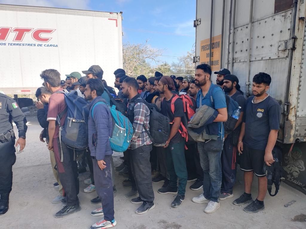 INM traslada a los 32 hindúes asegurados en Mérida a una estación migratoria