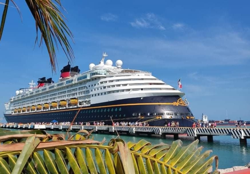 Crucero Disney decepciona a comerciantes de Progreso; turistas no bajaron del barco