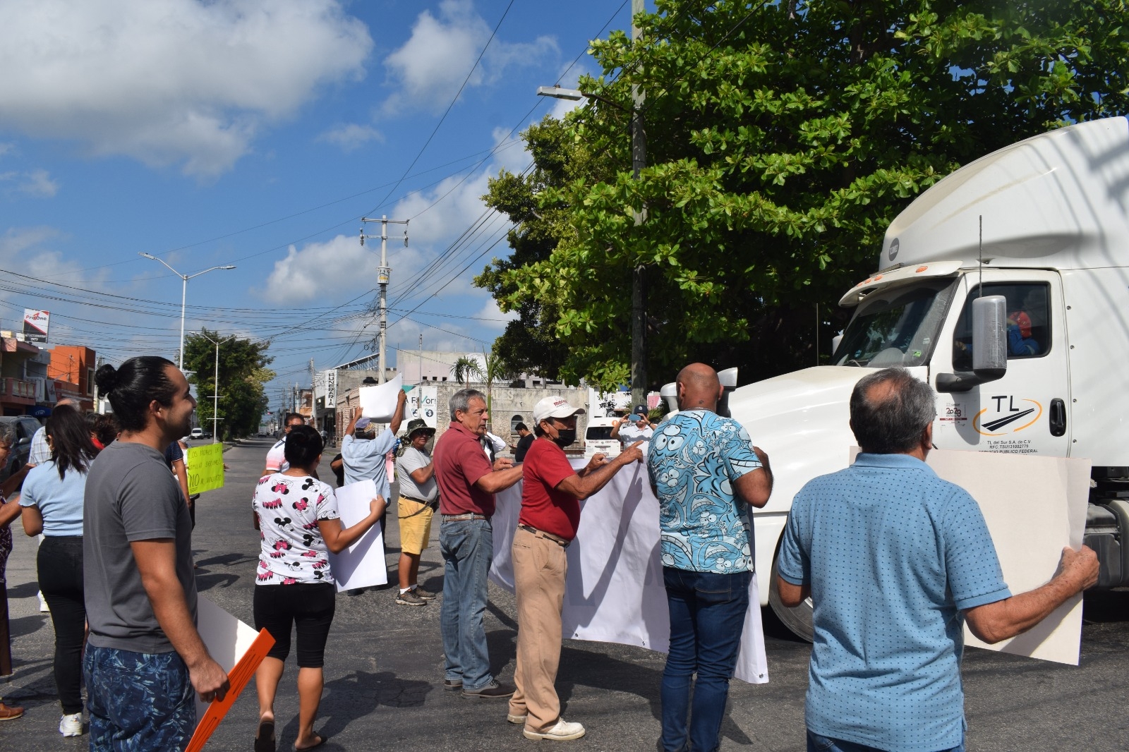 Vecinos de Progreso protestan contra el alcalde Julián Zacarías por la construcción del viaducto