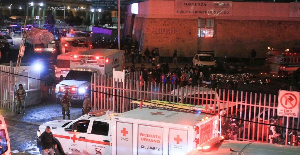 Graves, los 11  migrantes lesionados por incendio en estación del INM en Ciudad Juárez