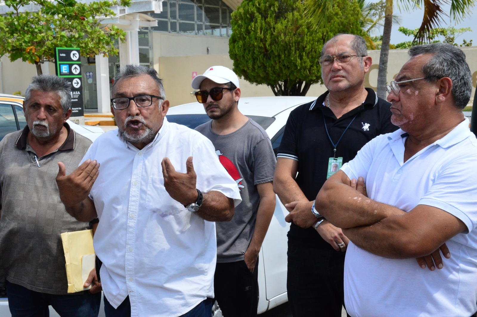 Piden taxistas de aeropuerto que Gobierno de Campeche concrete otros vuelos