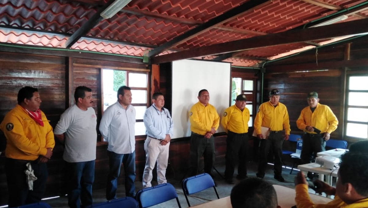 Capacitan a brigadistas para combatir incendios forestales en Sabancuy