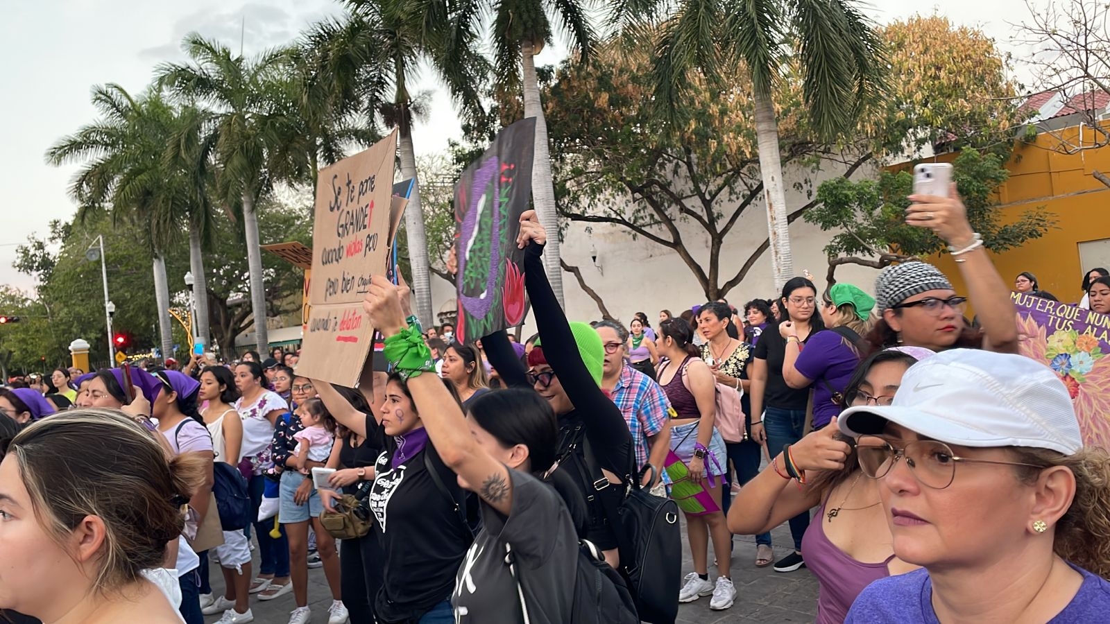 8M en Mérida en vivo: Cientos de feministas marchan por el Día Internacional de la Mujer