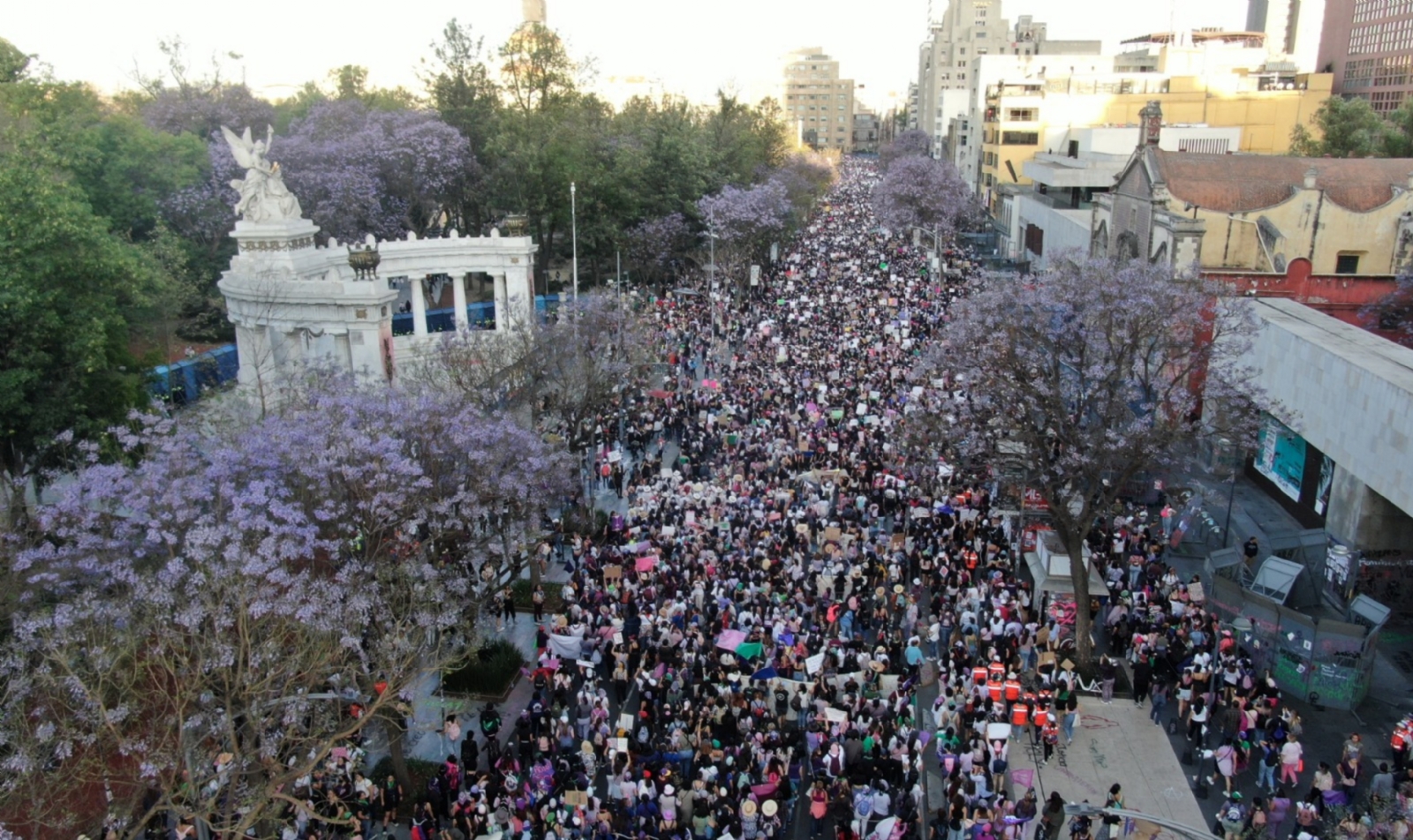 CDMX se pinta de morado: 90 mil asistentes a la marcha del 8 de marzo