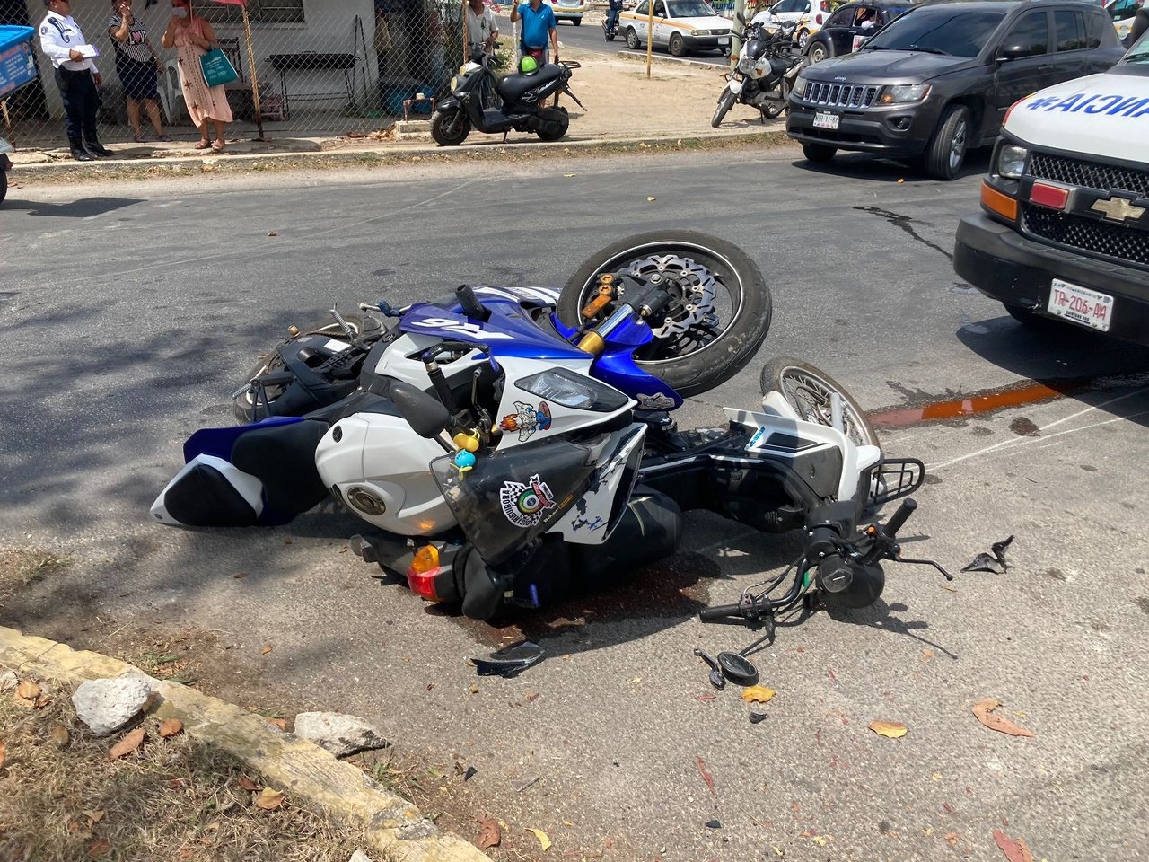 Choque entre motociclistas en Chetumal deja saldo de 100 mil pesos en daños