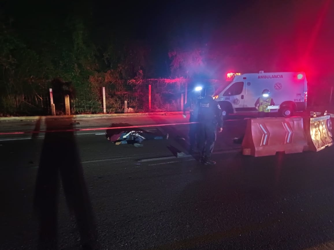 Conductor mata a bikers sobre la carretera 307, en Puerto Aventuras
