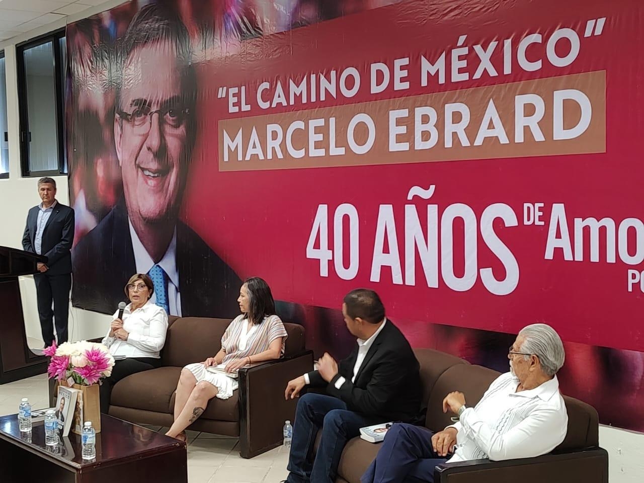 Presentan en la Universidad de Quintana Roo el libro del Canciller Marcelo Ebrard