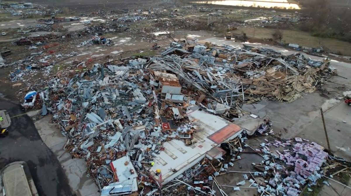 Tornados en Estados Unidos dejan saldo de más de 21 personas muertas y miles de inmuebles dañados