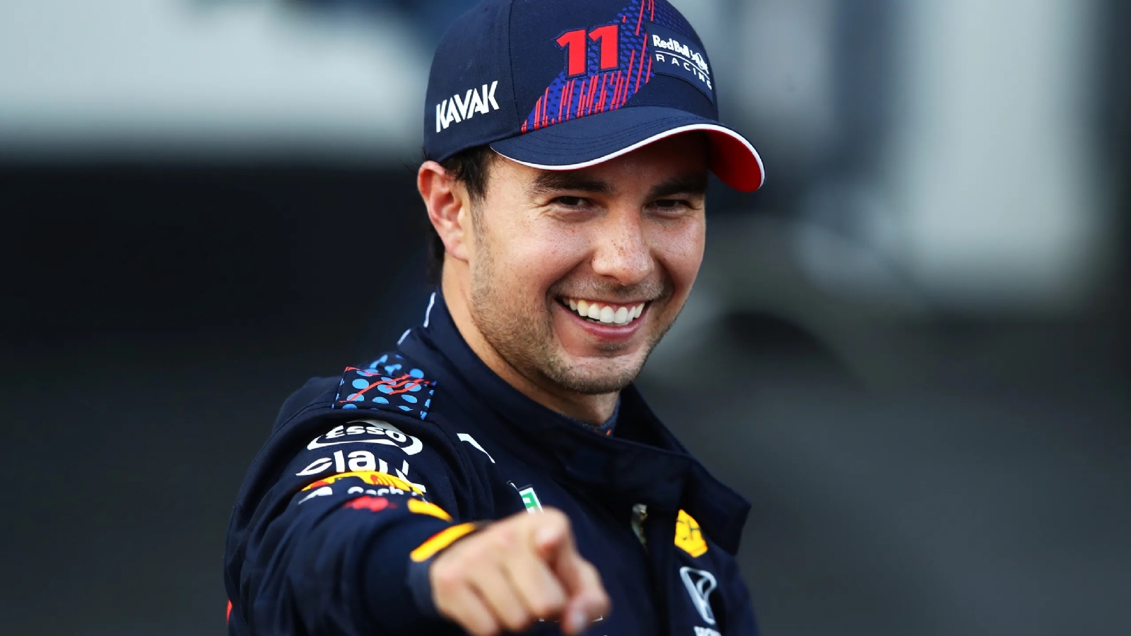 Checo Pérez gana premio a mejor rebase del mes en la F1