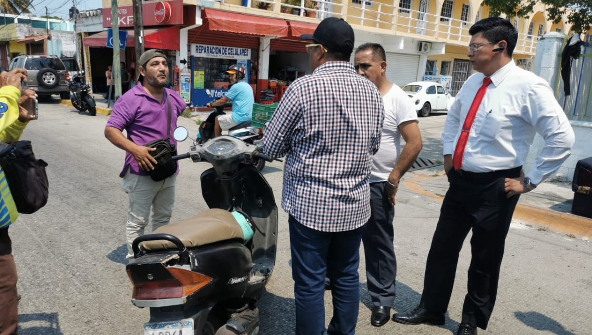 Chofer y motociclista protagonizan zafarrancho en Ciudad del Carmen