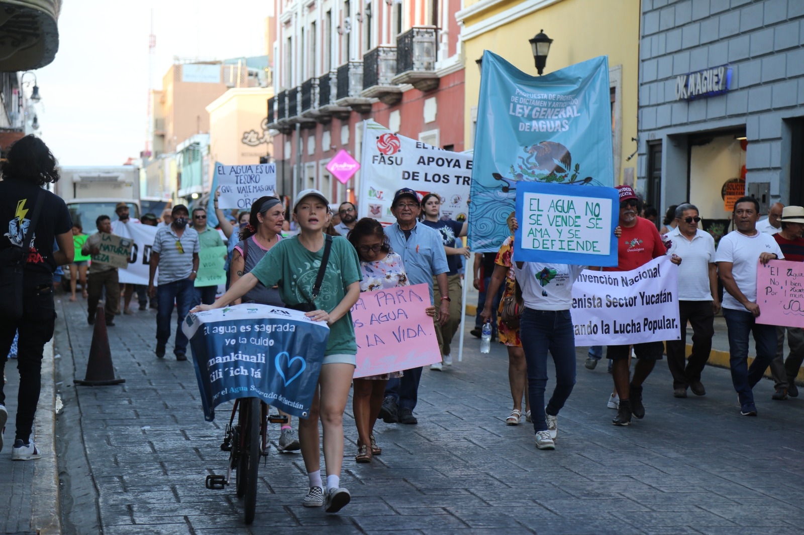 Habitantes de Sitilpech y Hunucmá marchan en defensa del agua en Mérida