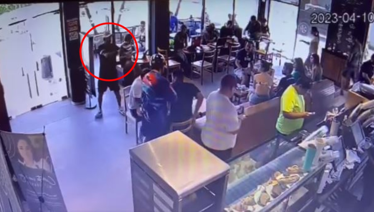 Así fue el momento del ataque a un empresario en un Starbucks de Tulum: VIDEO