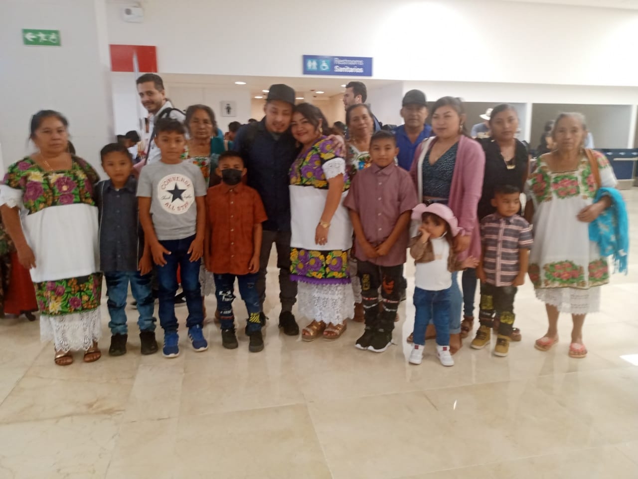 Aeropuerto de Mérida: Migrantes regresan de San Francisco después de 10 años
