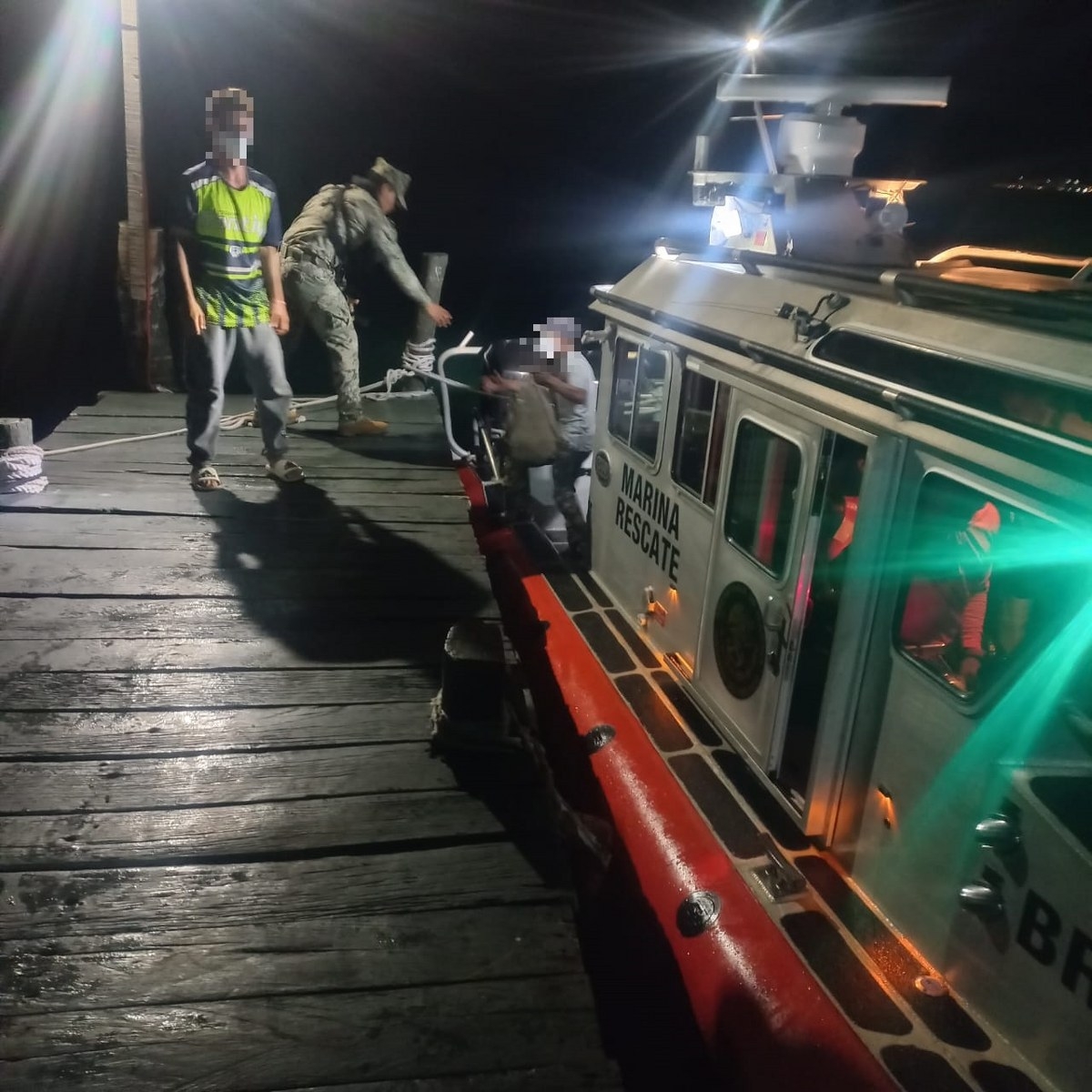 Marina rescata a 34 cubanos a la deriva en Isla Mujeres
