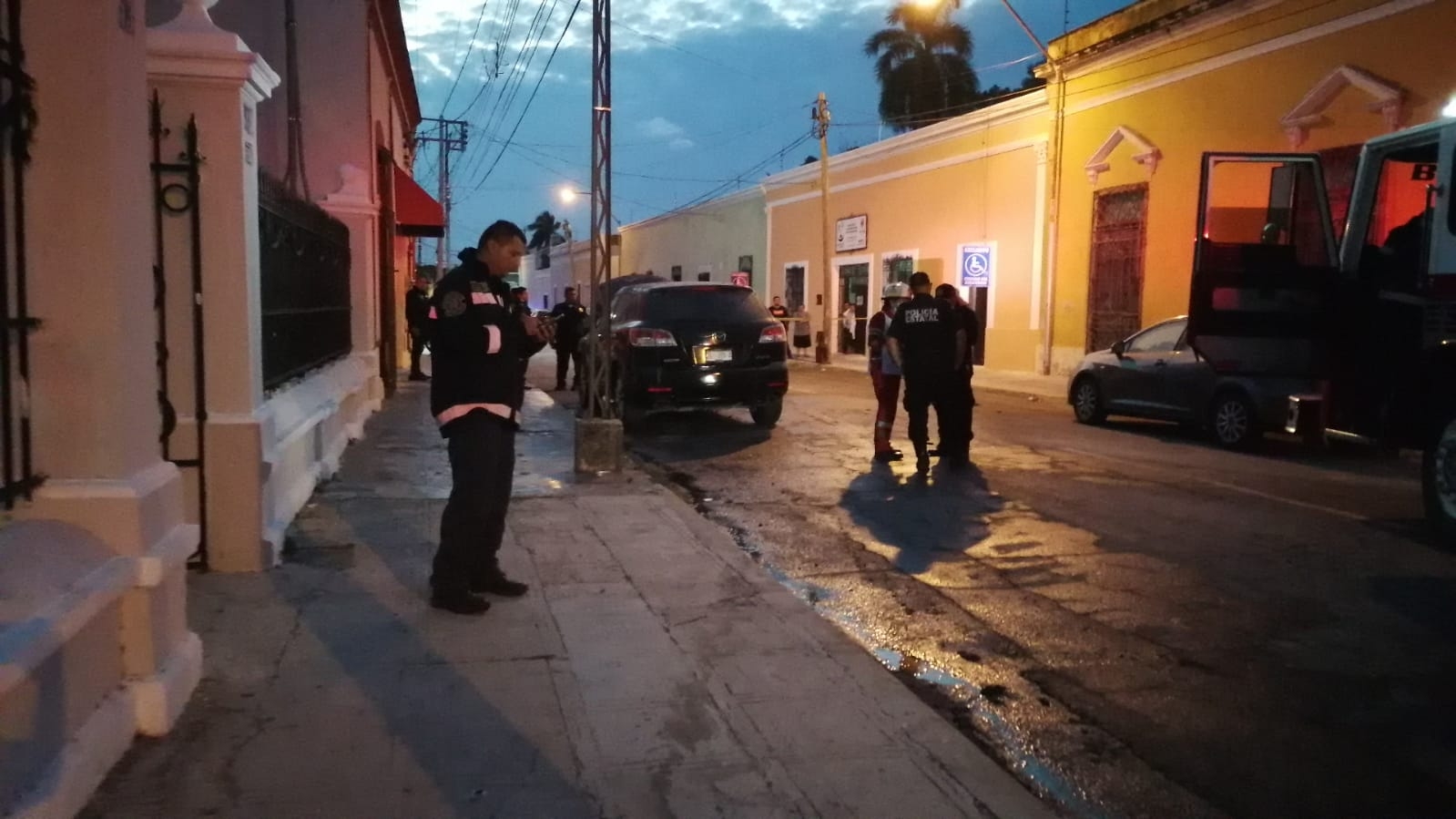 Madre e hija se salvan de quemarse en el incendio de su auto en Mérida