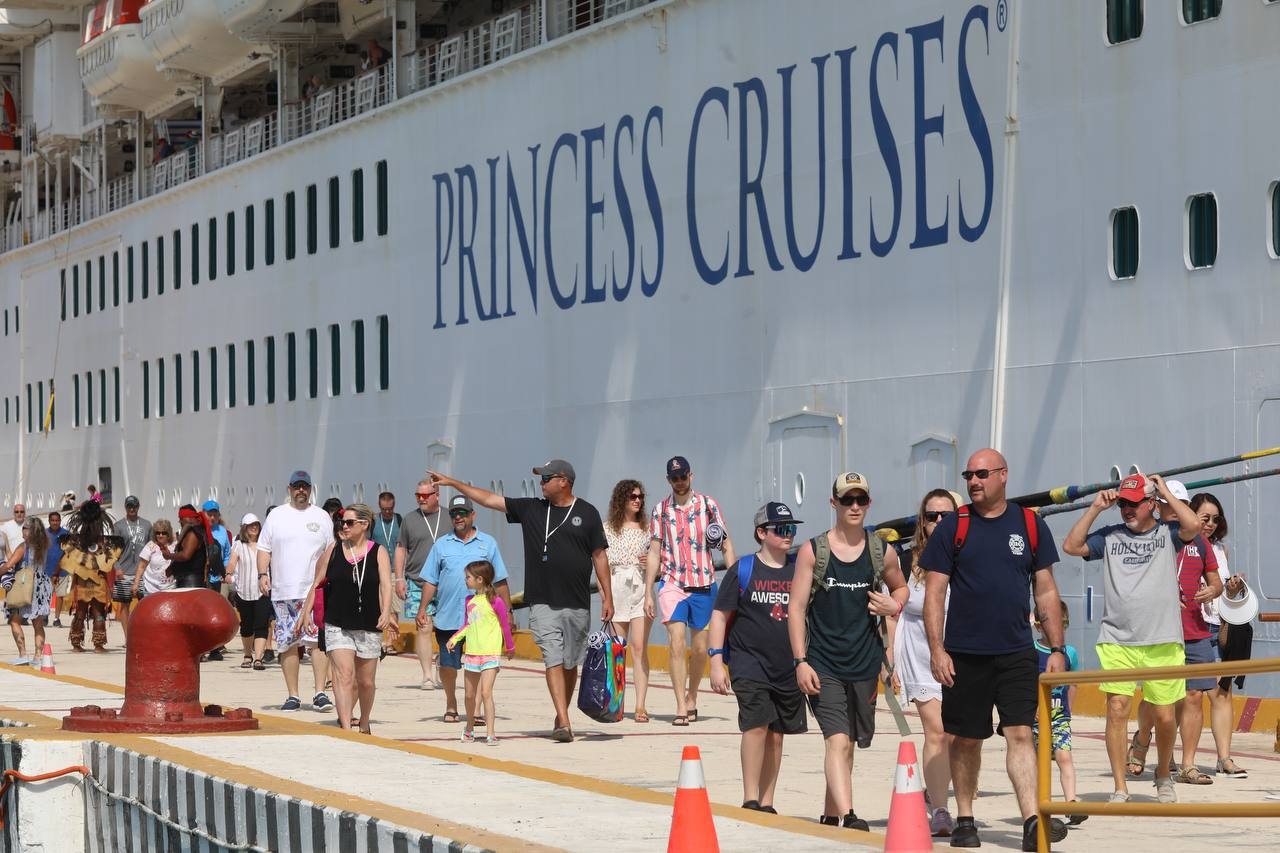 Llegan tres mil turistas en el crucero Ruby Princess a Progreso, Yucatán