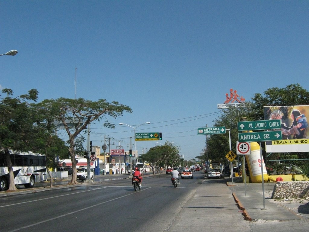 Atropellan a un policía en la avenida Itzáes de Mérida
