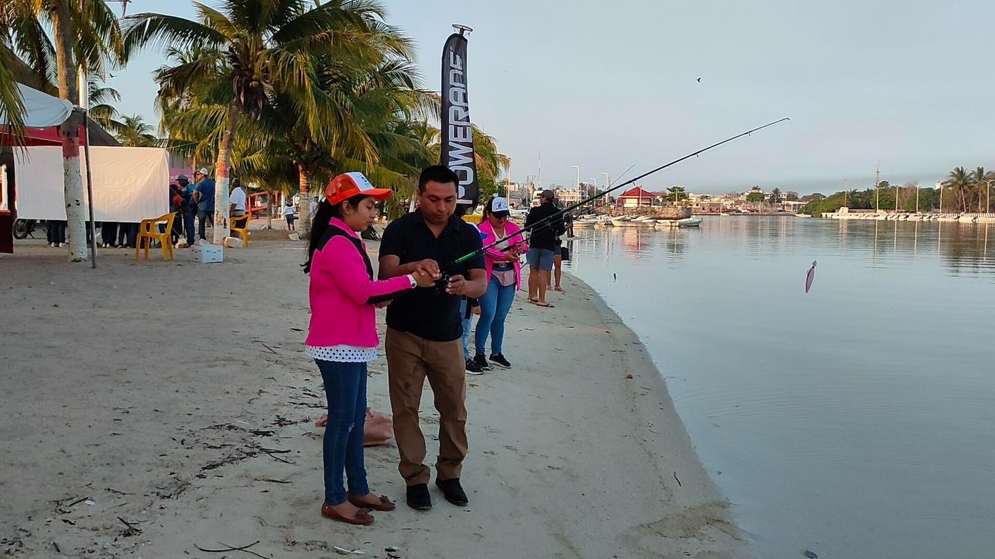 Realizan primer torneo de pesca en el malecón de Champotón en Campeche