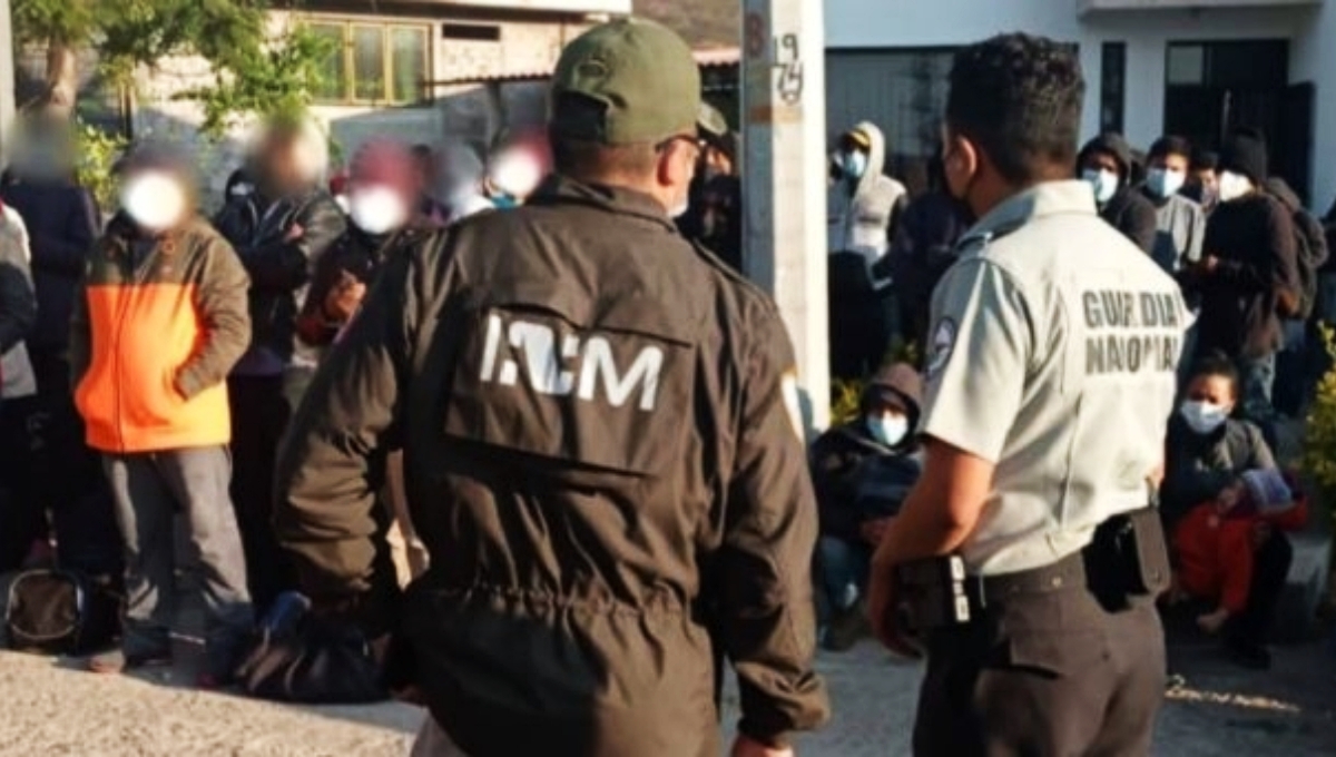 Reportan aseguramiento de más de 100 indocumentados en la carretera Mérida-Cancún