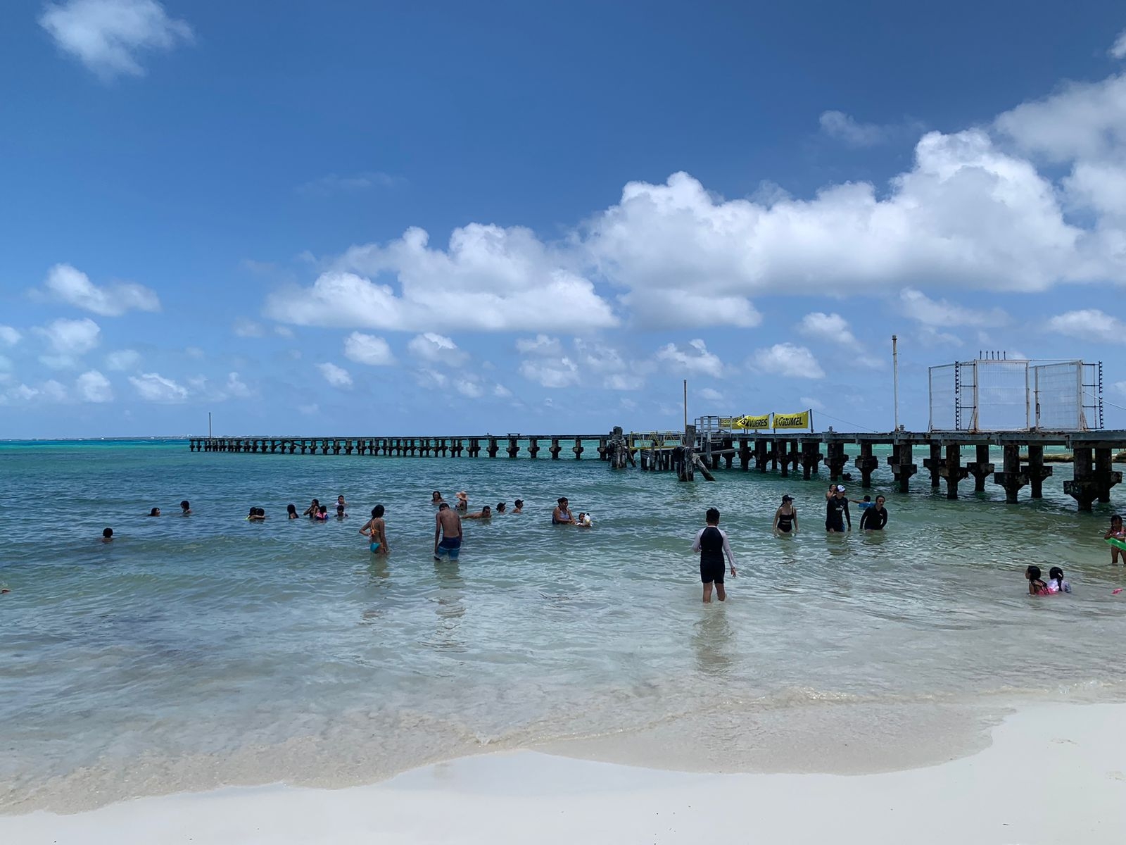 Cerca de 200 personas disfrutan de Playa Caracol en Cancún: EN VIVO
