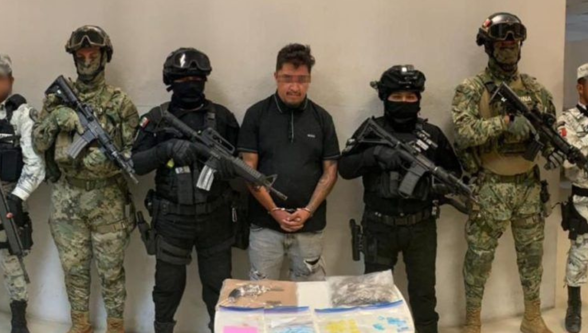 Atrapan a presunto sicario en posesión de armas de fuego y drogas en Tulum
