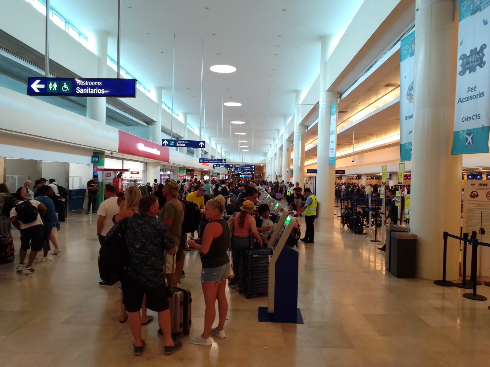 El aeropuerto de Cancún registra gran movilidad de pasajeros