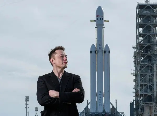 Elon Musk tiene una gran fortuna por sus empresas