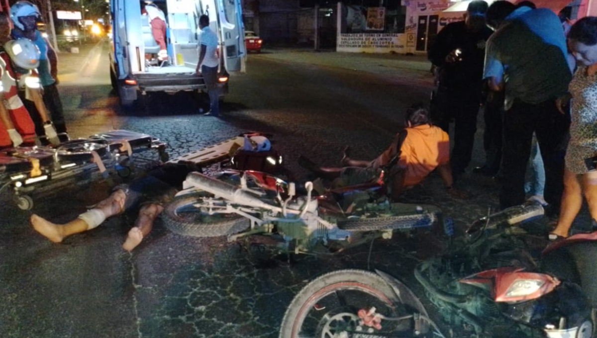 Motociclistas ebrios chocan en Escárcega y terminan con heridas de gravedad