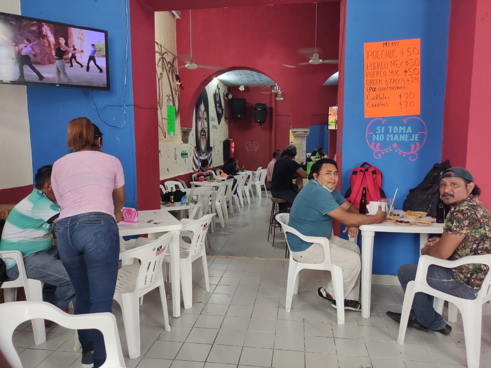 Ayuntamiento de Renán Barrera 'extorsiona' a los bares con cobro de piso en Mérida