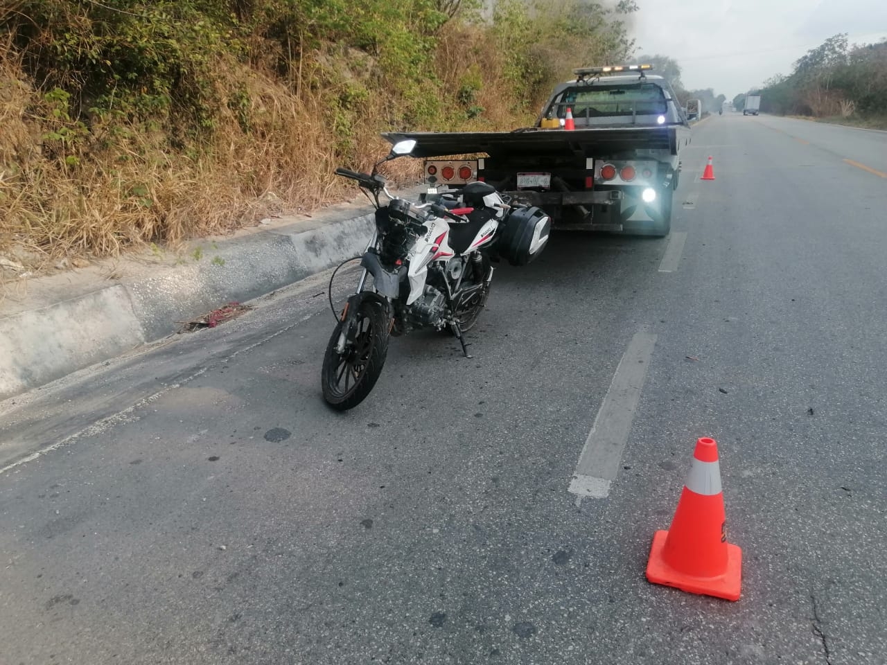 Motociclista resulta herido tras derrapar en la vía Escárcega-Champotón