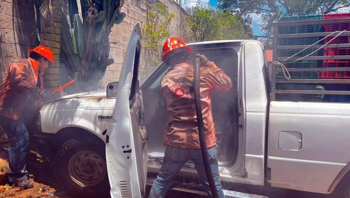 Falla mecánica deja a una camioneta incendiada en Oxkutzcab