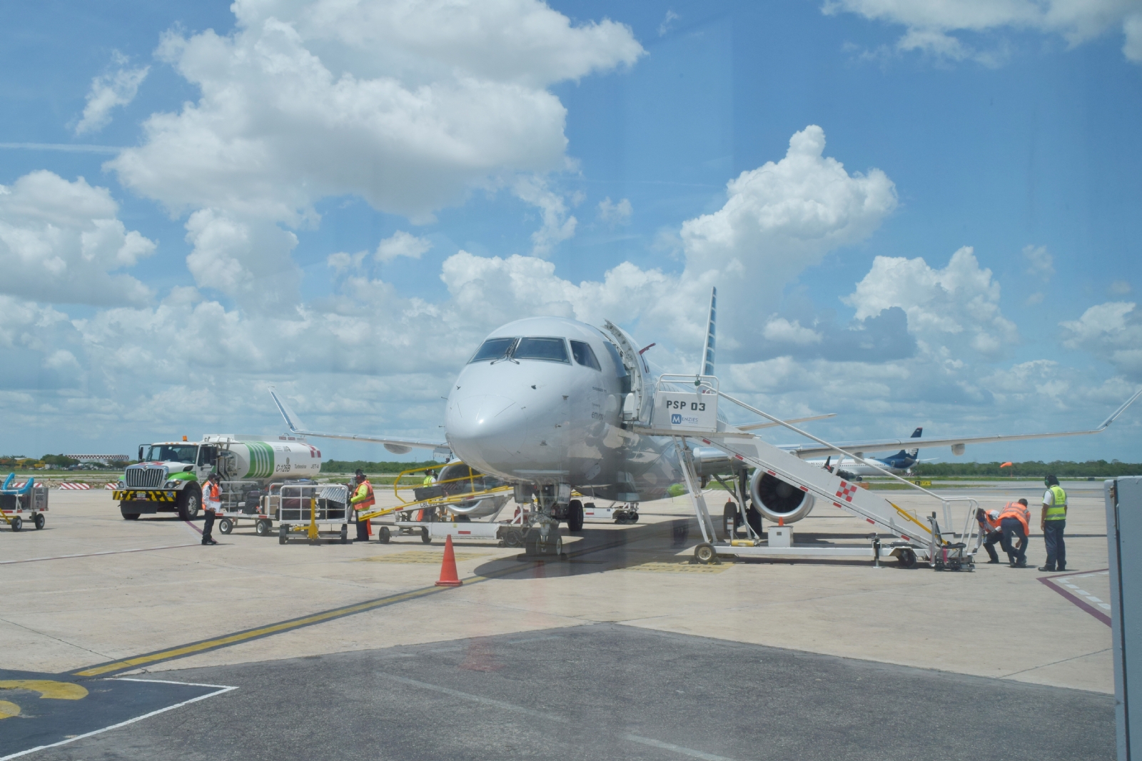 American Airlines deja varados a más de 100 pasajeros en el aeropuerto de Mérida