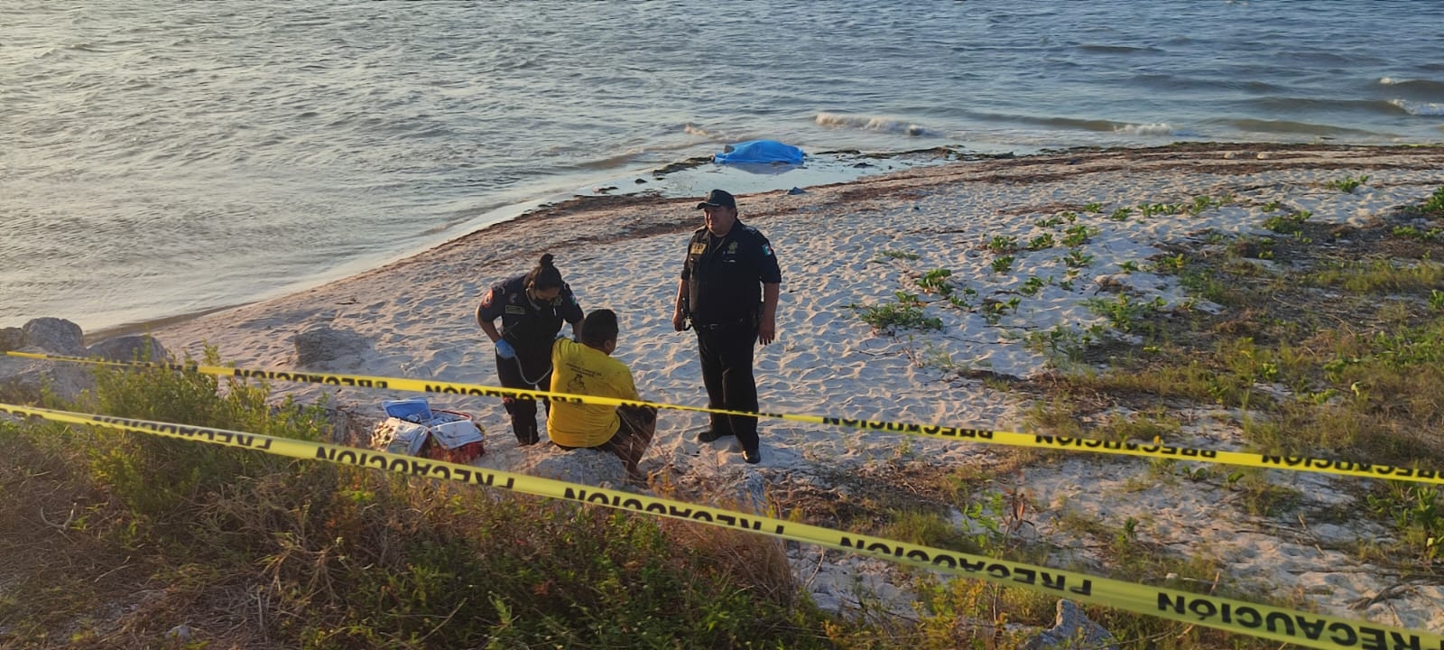 Trágico inicio de Semana Santa en Dzidzantún; mujer muere ahogada en playas de Santa Clara