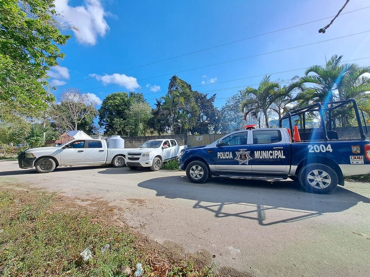 Ayuntamiento de Felipe Carrillo Puerto habilita camioneta como pipa; le pone un tinaco