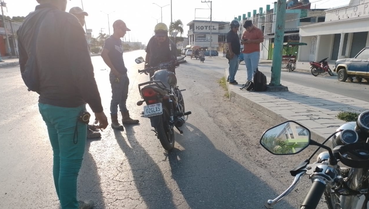 Choque entre motocicletas en Escárcega deja daños materiales y dos personas lesionadas