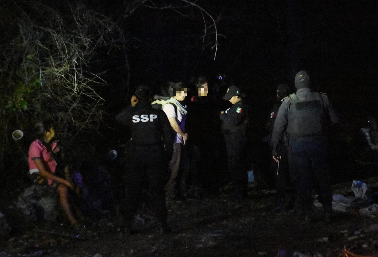 Reportan aseguramiento de 30 indocumentados en la vía Campeche-Mérida