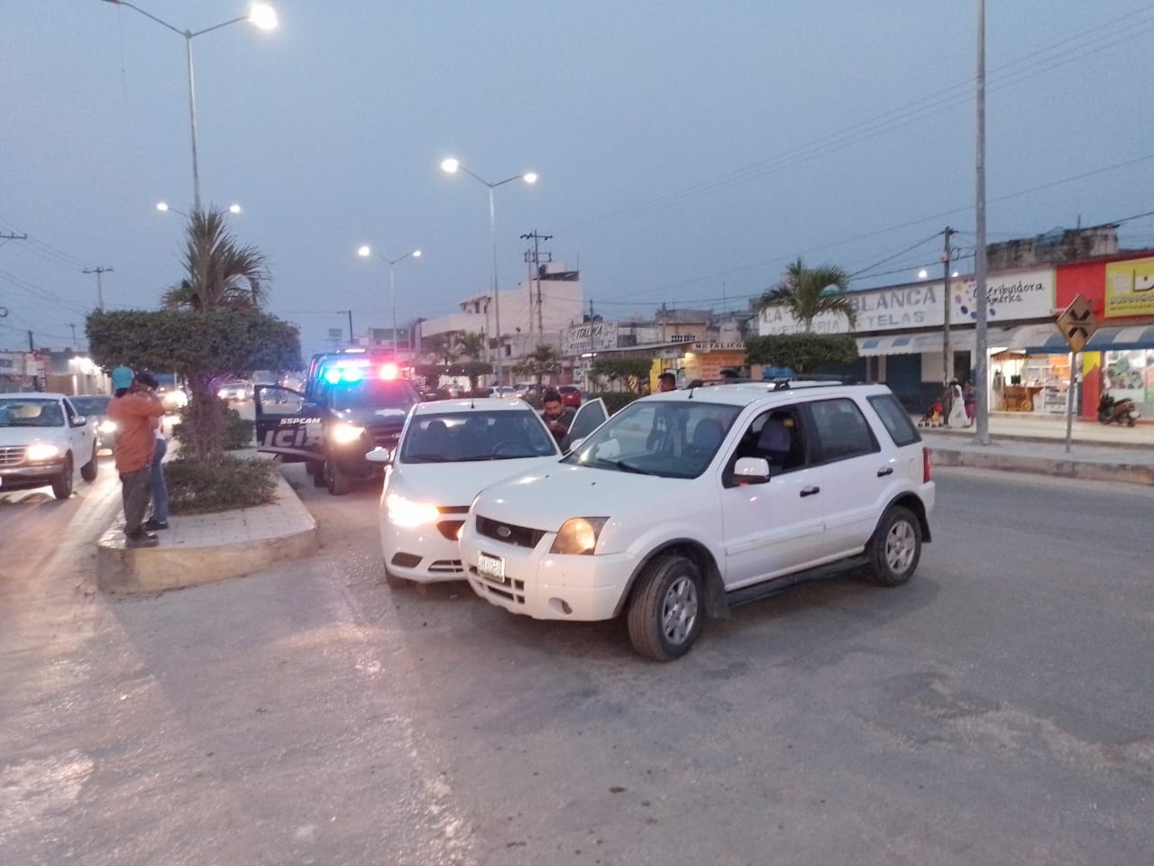 Accidente vial en Campeche deja daños materiales