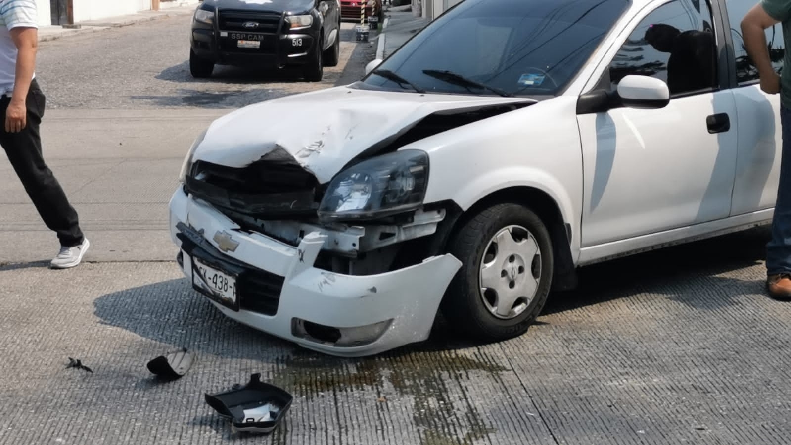 Motociclista resulta lesionado por choque con auto en Ciudad del Carmen