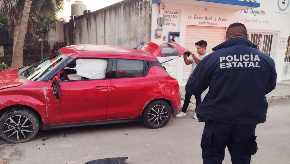 Joven pierde el control de su carro y vuelca en Felipe Carrillo Puerto