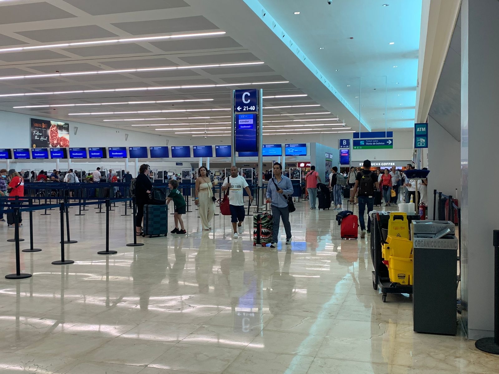 Reprograman dos vuelos en el aeropuerto de Cancún: EN VIVO