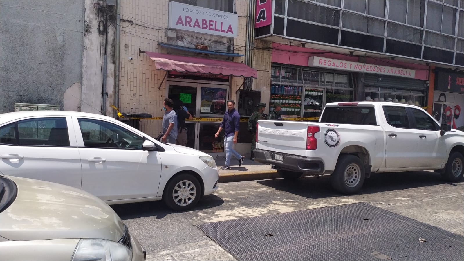 FGR catea una tienda en el Centro de Mérida por supuesta piratería: EN VIVO