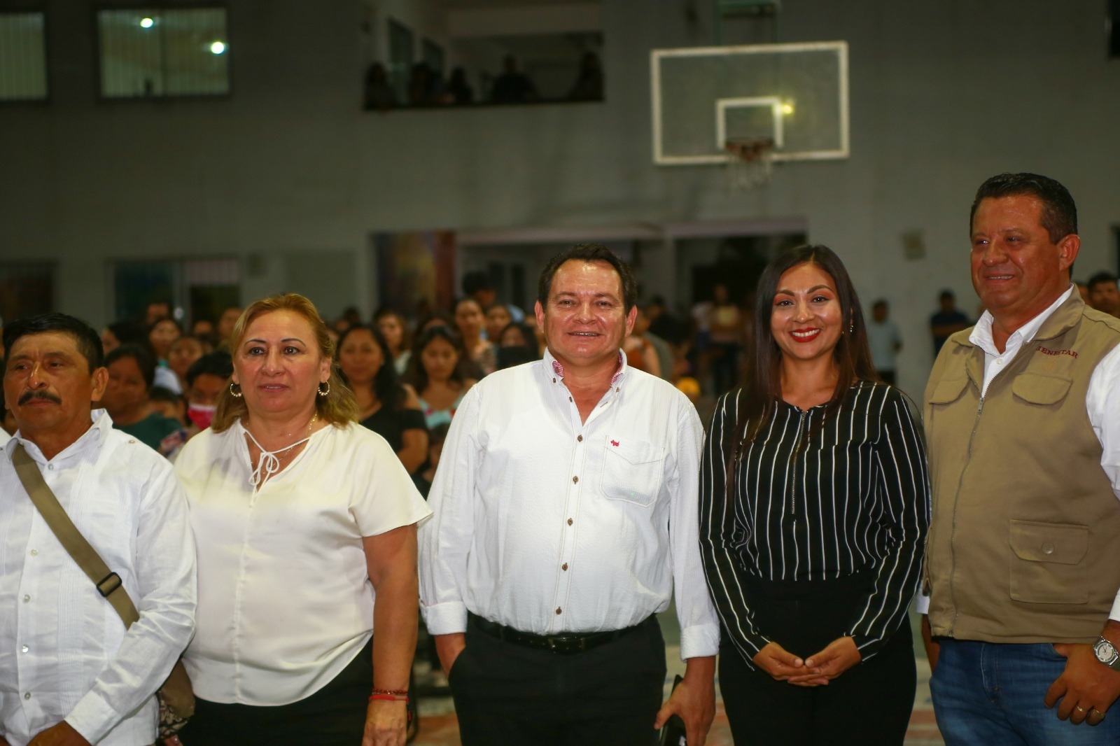 Joaquín Díaz Mena entrega más de 13 mdp de 'La Escuela es Nuestra' en Hunucmá