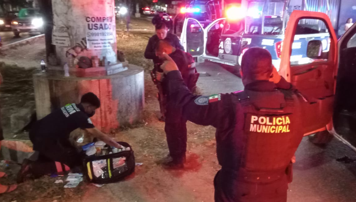 Motosicarios intentar ejecutar a un limpiaparabrisas en Cancún