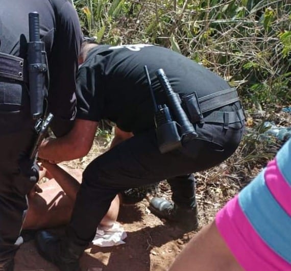 Vecinos linchan a ladrón de leña en Ticul; lo dejaron sin ropa