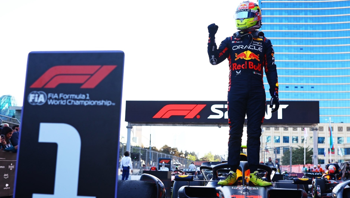 Con tan sólo 2.137 segundos de diferencia, el mexicano se impuso a su compañero de fórmula Max Verstappen. 